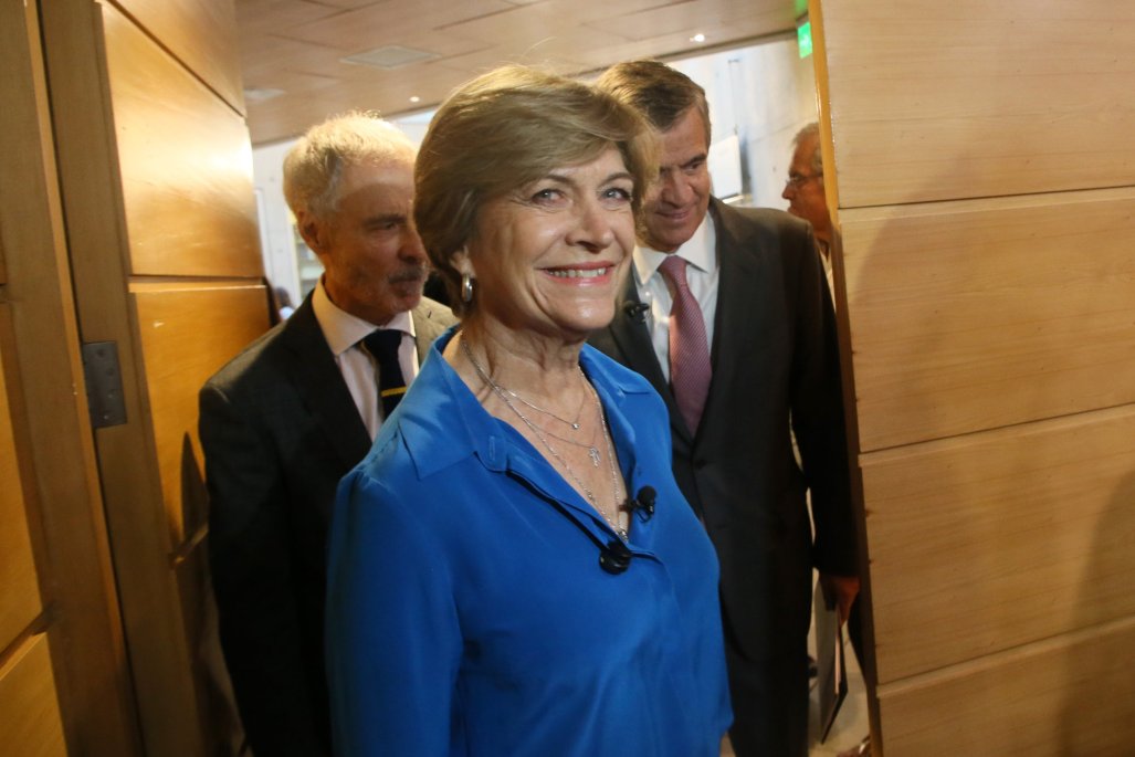 Matthei propone reducir impuesto corporativo a 18% frente a oferta de 24% de Marcel