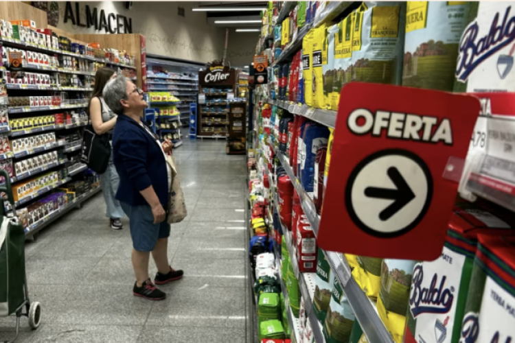 <p>Mientras Milei fortalece el peso: argentinos compran más productos extranjeros</p>