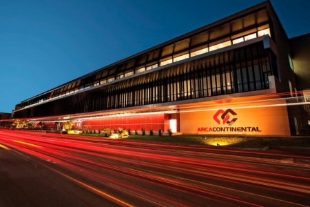 <p>Arca Continental dice que invertirá casi U$S 900 millones en 2025 para fortalecer operación en México y Sudamérica</p>