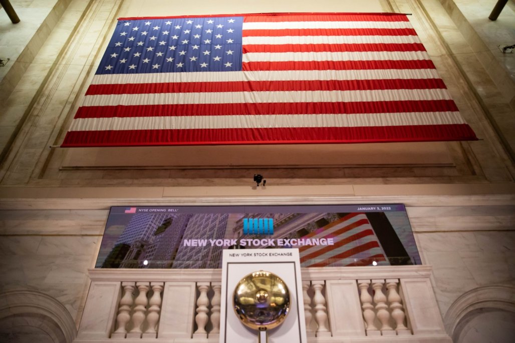 Wall Street busca extender repunte a pesar de débil confianza del consumidor