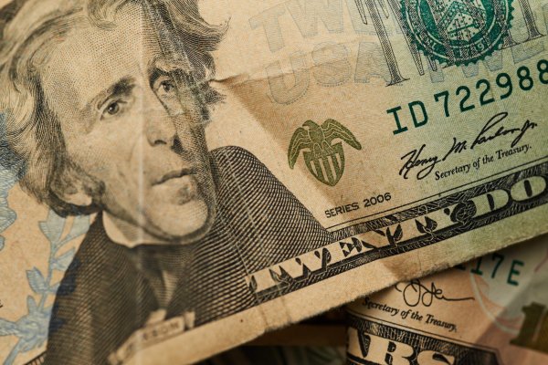 <p>Dólar supera los $ 930 a medida que el cobre Comex sufre una corrección desde sus niveles históricos</p>