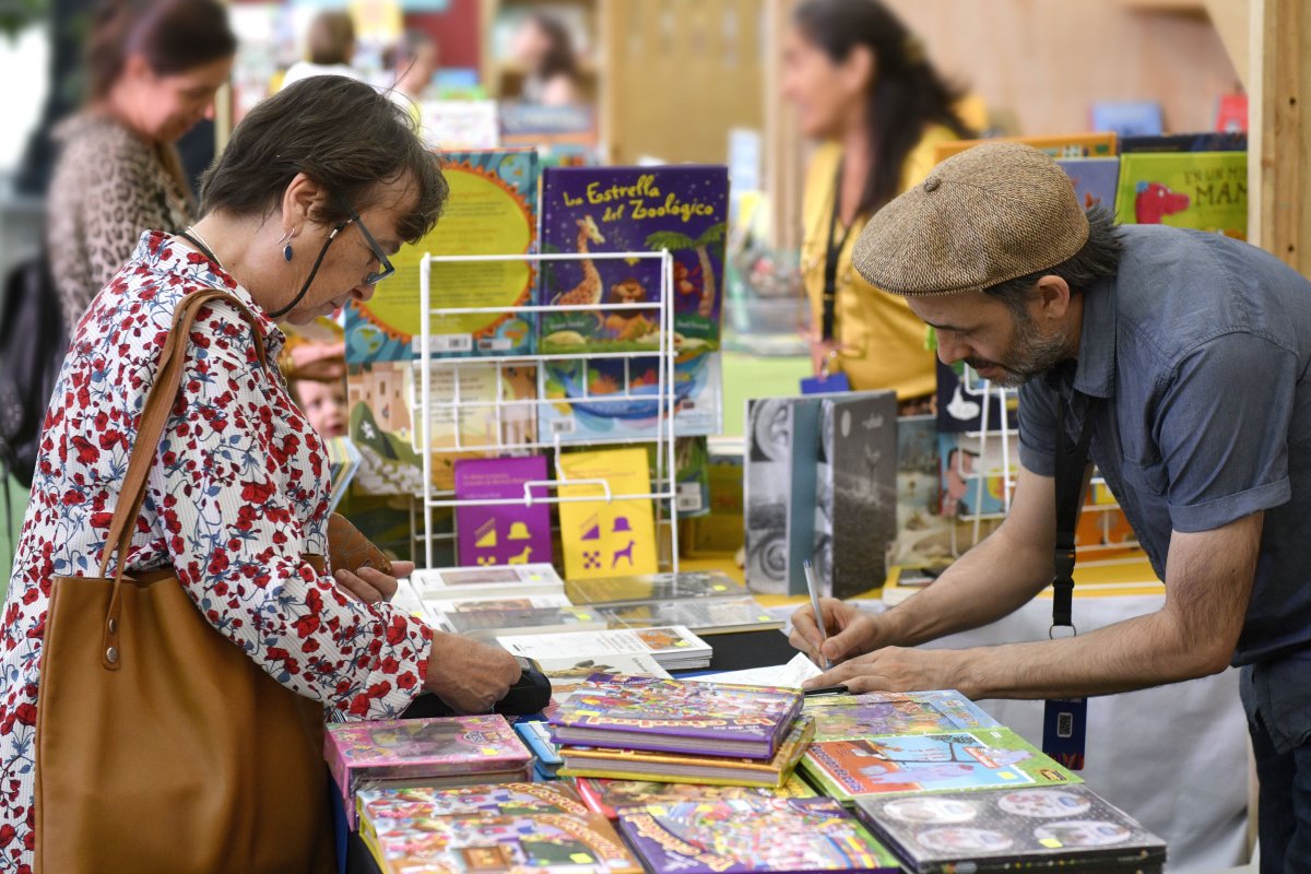 <p>Guía de Ocio: Dos ferias, muchos libros y una exposición en el Museo Nacional de Bellas Artes</p>