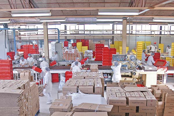 Empresas en EEUU congelan inversiones a la espera de mayor claridad sobre aranceles y rebajas de impuestos