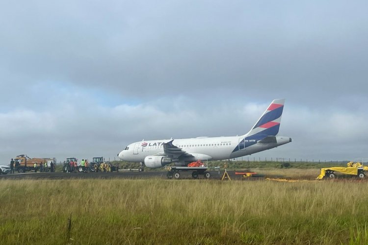 <p>Avión de Latam se sale de la pista en Brasil tras aterrizaje bajo condiciones meteorológicas complejas</p>