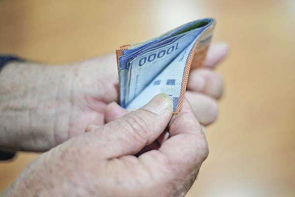 Desaceleración de ingresos laborales y dinamismo en el empleo estatal