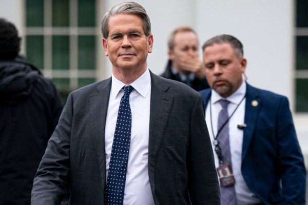 Secretario del Tesoro de EEUU minimiza riesgo de recesión y reafirma postura comercial de Trump