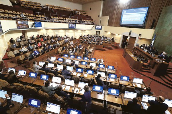 Proyecto de feriado irrenunciable para Viernes Santo avanza a pesar de oposición