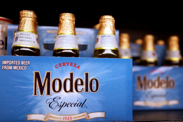 <p>La embotelladora de Modelo asegura que las medidas migratorias de Trump afectan a clientes latinos</p>