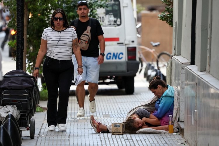 <p>Inflación en Argentina se dispara: sube 3,7% en marzo y acumula un 55,9% en los últimos 12 meses</p>