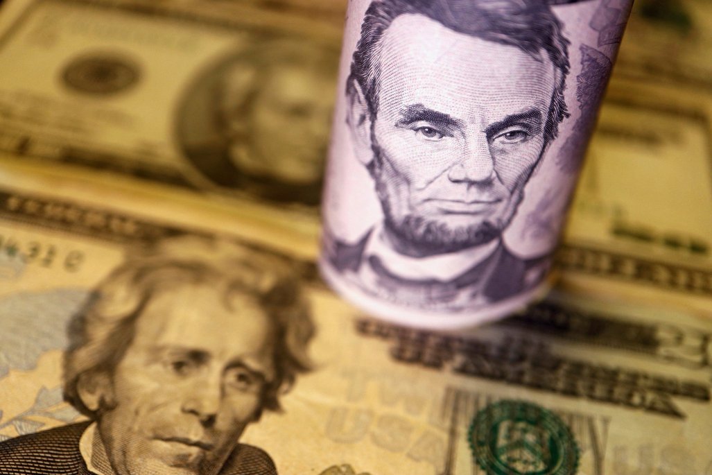 Dólar inicia la jornada a la baja, acercándose a $980 mientras el cobre se recupera