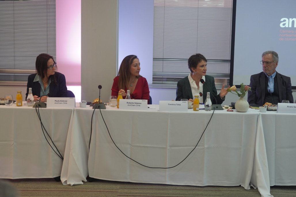 AmCham y Tohá: Colaboración Estratégica en Seguridad y Economía