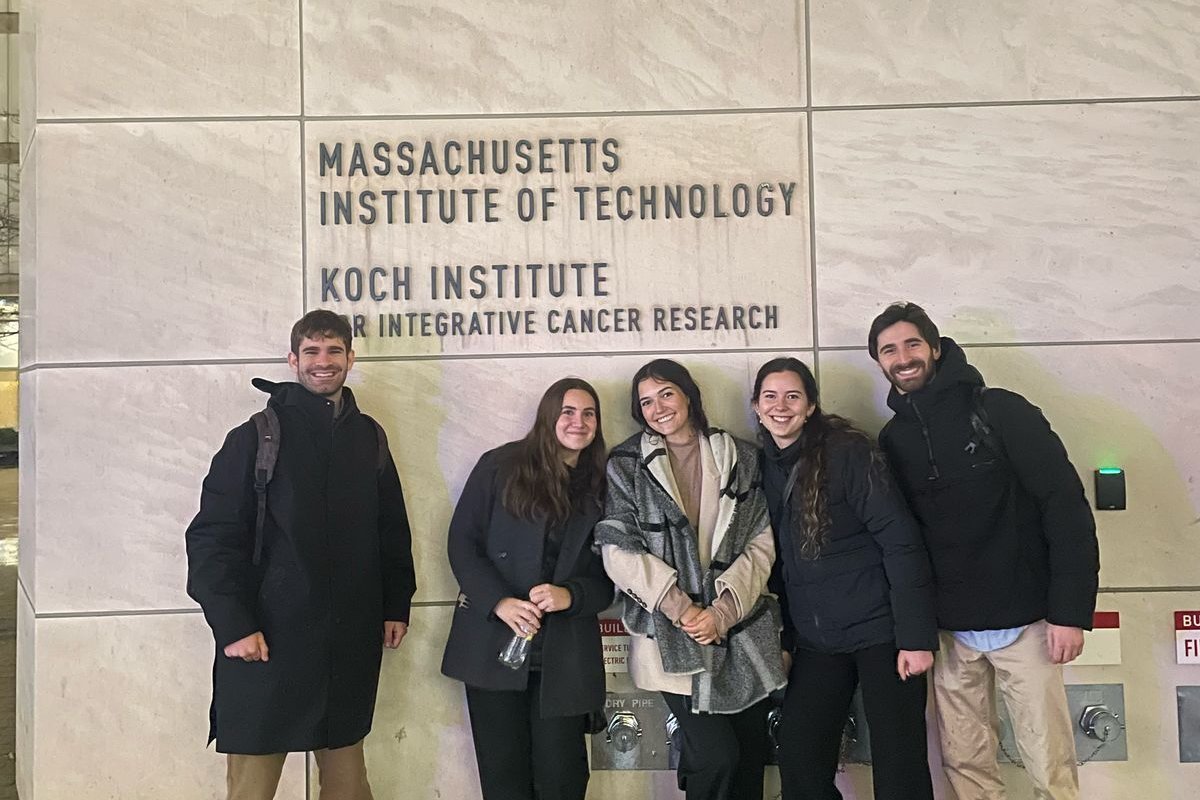 <p>Desde la PUC al MIT: estudiantes presentan solución médica que detecta cáncer con el aliento</p>