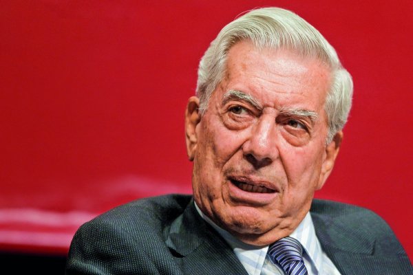 <p>Adiós a Mario Vargas Llosa, en 6 voces</p>