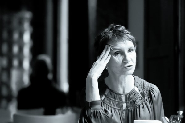 <p>Carolina Tohá: ⁠"Veo una dinámica en la derecha muy complicada. Está tirando muy fuerte hacia la ultra”</p>