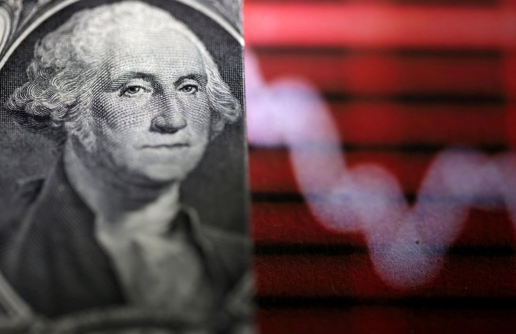 Dólar se desploma a $960: Inversionistas pierden confianza en EE.UU.