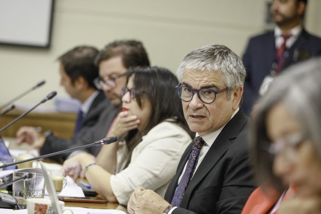 Hacienda mantiene proyección de crecimiento del PIB en 2,5% y anuncia ajustes millonarios en el sector público