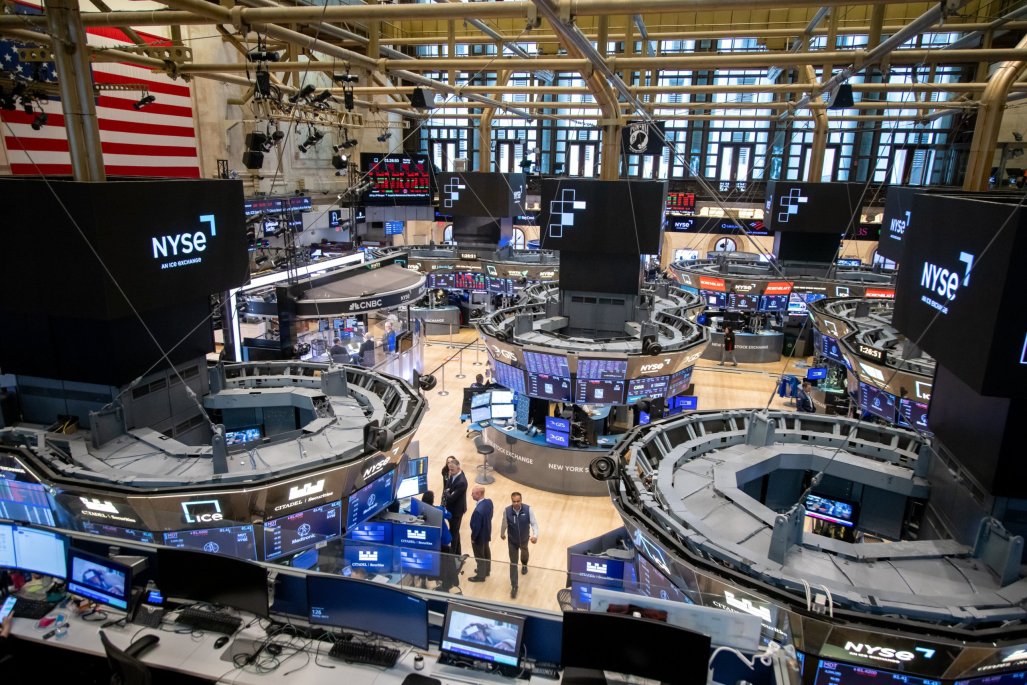 Wall Street inicia jornada con alzas significativas, IPSA se aproxima a los 7.900 puntos
