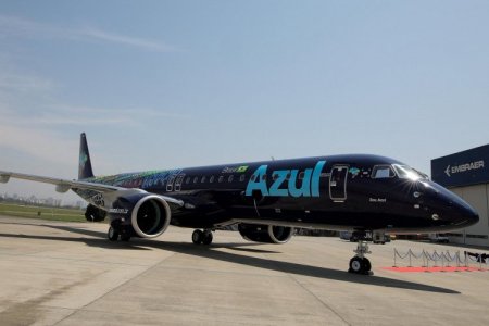 <p>Acciones de la aerolínea brasileña Azul se desploman 25% tras débil aumento de capital</p>