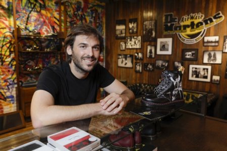 <p>A tres años de su salida de Argentina, las botas más famosas del mundo regresan con una inversión de US$ 400 mil</p>