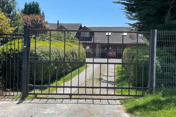 La polémica por la casa en Puerto Montt que habita el vicecónsul honorario de Italia