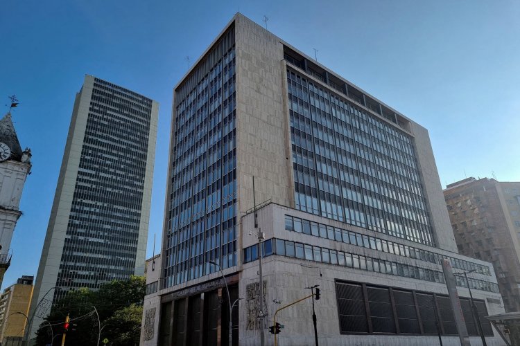 <p>Activos colombianos se desploman tras suspensión de línea de crédito del FMI: Petro califica al Fondo de "vampiro"</p>