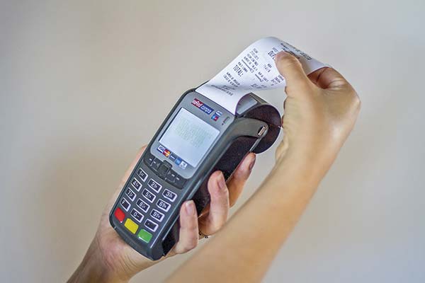 <p>SII flexibiliza la polémica resolución que obligaba a los comercios a imprimir el comprobante físico de ventas</p>