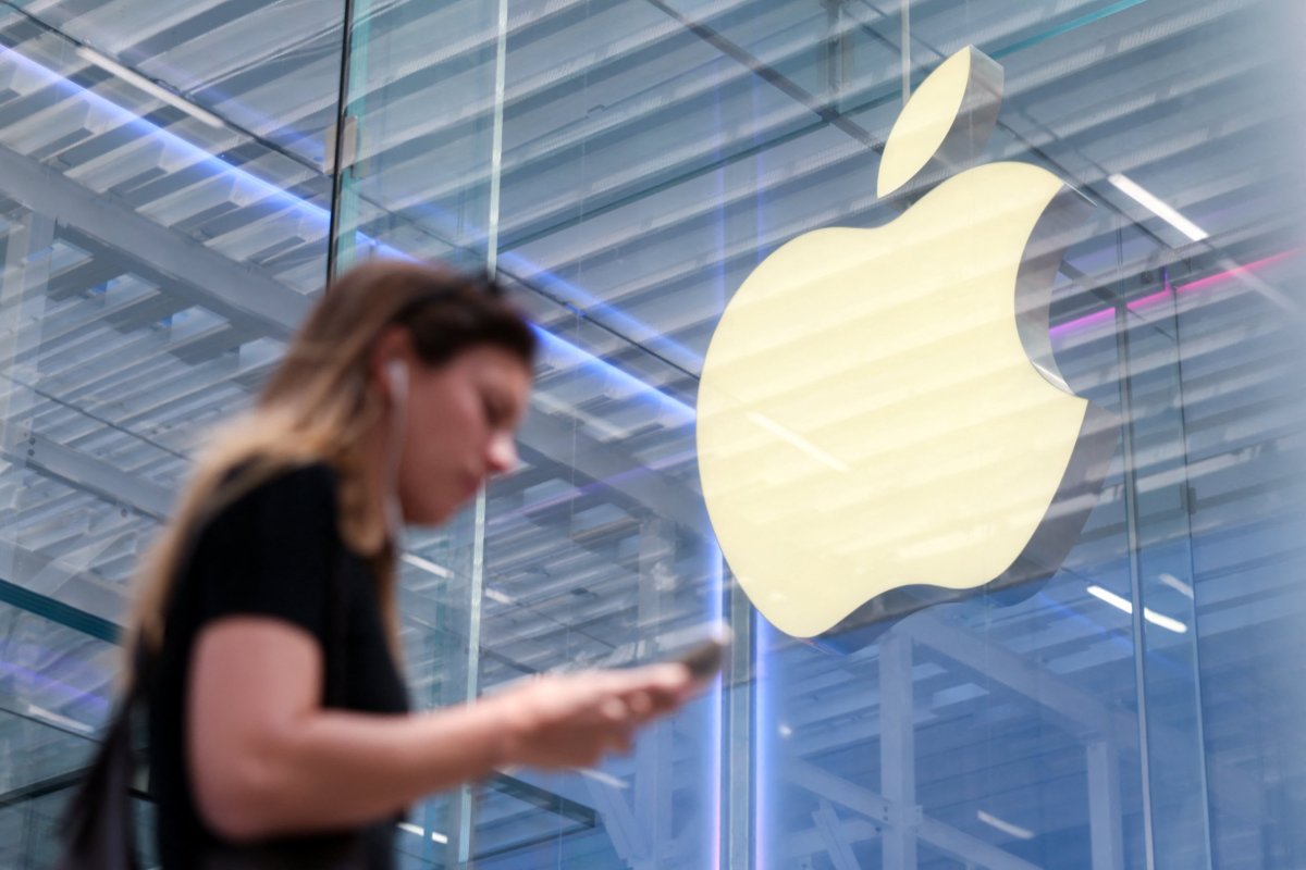 <p>Apple supera por poco las expectativas del mercado mientras el mundo se prepara para el impacto de los aranceles</p>