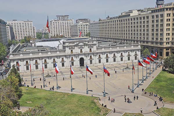 <p>Impuesto corporativo en 22% y reintegrar el sistema: las propuestas que entregarán los contadores a los candidatos a La Moneda</p>