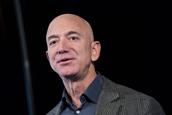 <p>Jeff Bezos planea vender hasta 25 millones de acciones de Amazon</p>