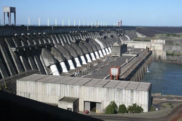 <p>Paraguay abre la puerta al capital extranjero con 22 hidroeléctricas y US$ 1.400 millones en juego</p>