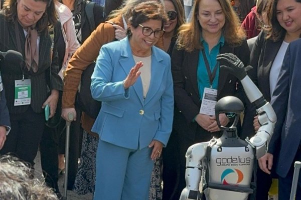 <p>El robot que conquistó Expomin 2025</p>
