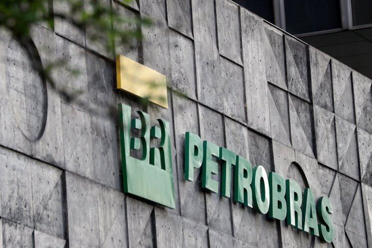 <p>Las acciones de la brasileña Petrobras se desploman y cierran en el valor más bajo del año</p>