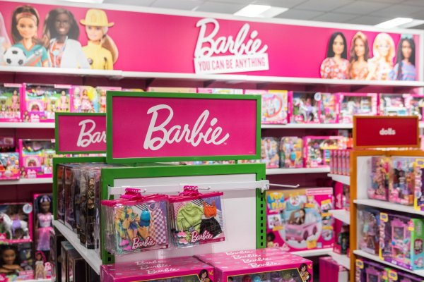 <p>Ventas de Mattel crecen sobre lo esperado, pero fabricante de juguetes retira pronóstico de resultados para 2025 por panorama incierto</p>