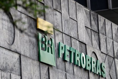 <p>Las acciones de la brasileña Petrobras se desploman y cierran en el valor más bajo del año</p>