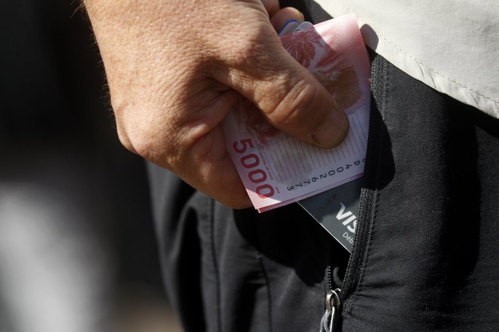 El precio de los combustibles podría ayudar a reducir la inflación en abril
