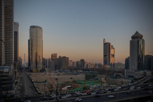 <p>Los aranceles frenan el crecimiento de los servicios en China, según el PMI Caixin</p>