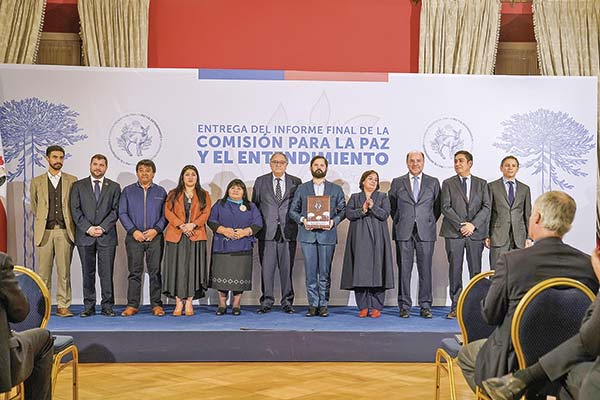 <p>La Comisión para la Paz estuvo integrada por ocho comisionados. Foto: Presidencia</p>
