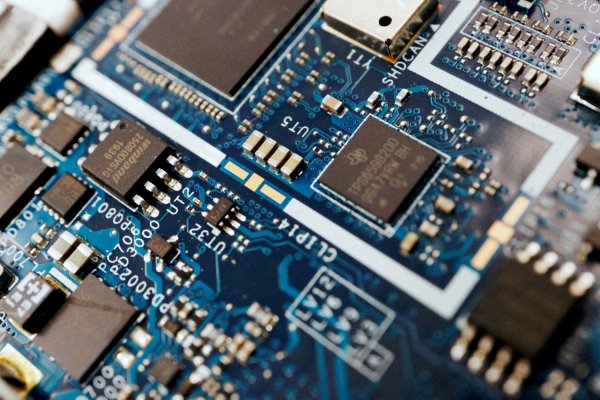 <p>Trump planea revocar restricciones a envíos de chips de la era Biden como parte de una revisión más amplia a todo el sector</p>