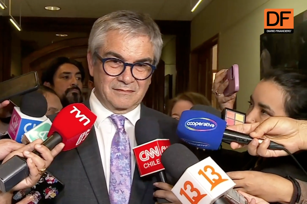 <p>Ahora en DF | Ministro Marcel responde a la UDI: “Tienen derecho de hacer los planteamientos a Contraloría que les parezca”</p>
