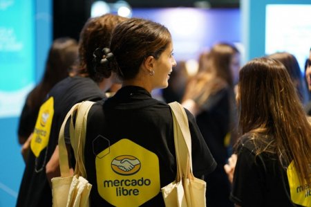<p>Gracias a Argentina: Mercado Libre se dispara en bolsa tras reportar un 44% más de beneficios</p>