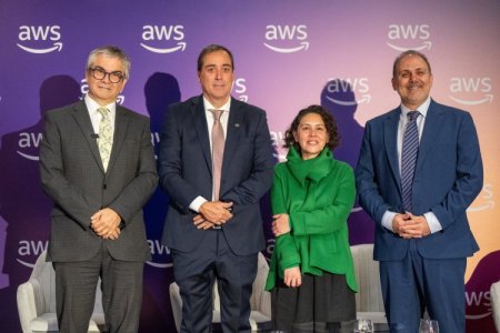 <p>AWS anuncia "inversión sin precedentes en Chile": destinará US$ 4.000 millones a 15 años en Santiago</p>