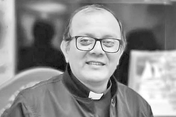 <p>Jorge Antonio Millán, párroco de la Parroquia Sagrada Familia de Chiclayo :“Saber que quien había sido nuestro obispo es ahora el Papa, nos da mucha alegría y fe”</p>