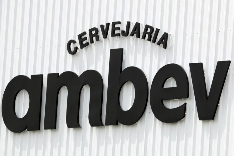 <p>La cervecera brasileña Ambev reporta utilidad neta plana en el primer trimestre</p>