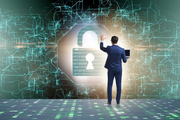 <p>Ipsos: más de la mitad de las personas en Chile declara recibir semanalmente comunicaciones con intentos de delitos online</p>