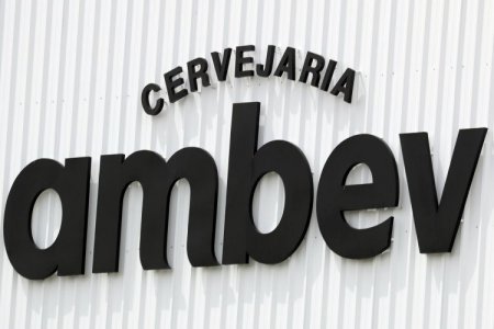 <p>La cervecera brasileña Ambev reporta utilidad neta plana en el primer trimestre</p>