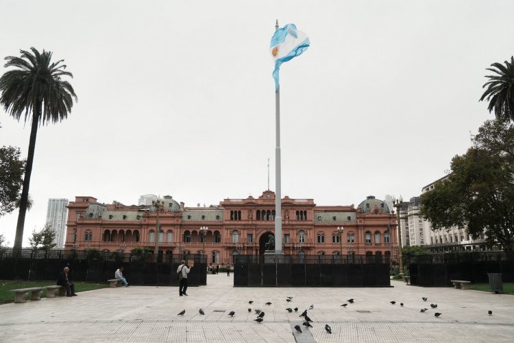 <p>Argentina aumenta a unos US$ 266,6 el salario mínimo desde abril</p>