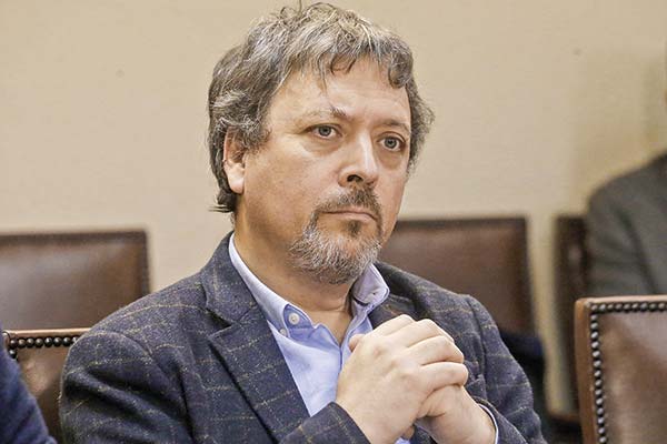 <p>Gobierno reconoce que el subsecretario de Pesca entregó datos erróneos en discusión por nuevo fraccionamiento</p>
