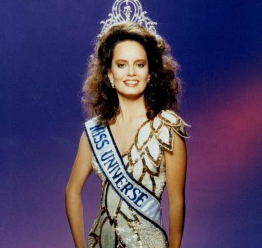 <p>Cecilia Bolocco prepara exposición de sus vestidos en el Museo de la moda</p>