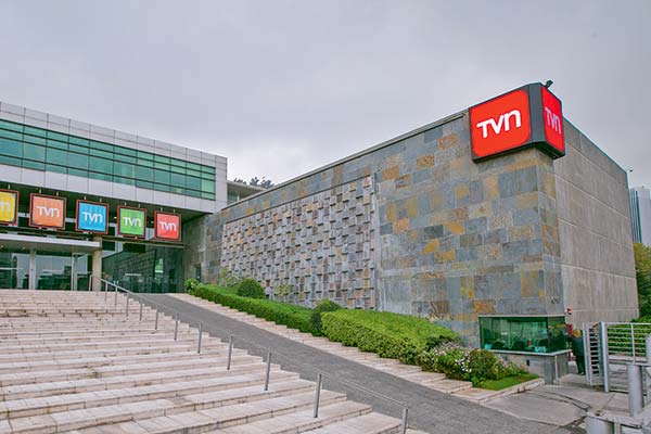 <p>Directorio de TVN dice que la situación económica del canal es inviable y anuncia que dejará de endeudarse para financiar gasto</p>