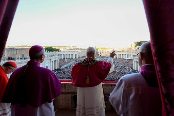 <p>Habemus Papam: la nerviosa espera y la explosiva euforia en la Plaza San Pedro</p>